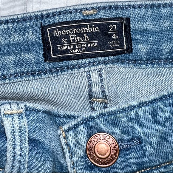 Abercrombie and Finch Low rise Jeans - Picture 4 of 5